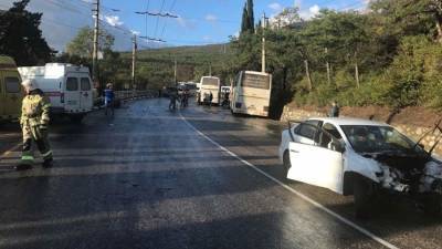 Два человека погибли в ДТП с автобусом в Крыму