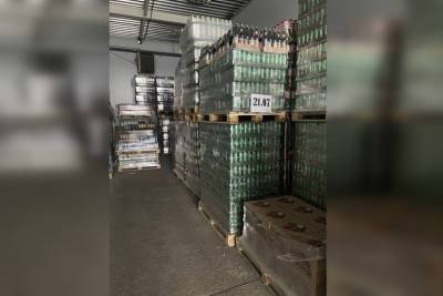 Около 90 тысяч бутылок пива изъяли на Южном рынке в Петербурге