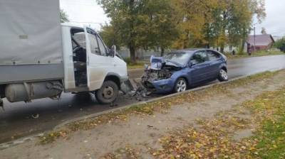 В Никольске Ford Focus разбился, столкнувшись с «Газелью» - penzainform.ru - county Ford - Никольск