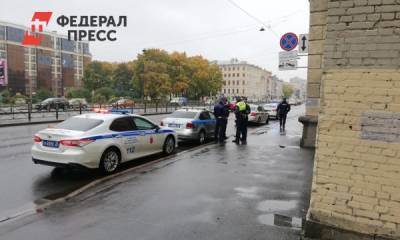 Полицейские приехали к офису КПРФ в Петербурге