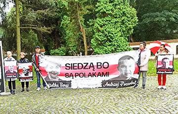 В Белостоке проходит акция солидарности с Анжеликой Борис и Анджеем Почобутом