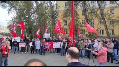 В Екатеринбурге сотни горожан поддержали КПРФ, выступившую против трёхдневных выборов и электронного голосования