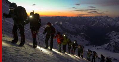 В КБР могут ужесточить правила восхождения на Эльбрус после гибели альпинистов