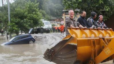 В Сочи затопило федеральную трассу, в Туапсинском районе заметили смерч