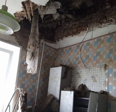 «Случилось страшное». В квартире одного из домов в Смоленской области рухнул потолок