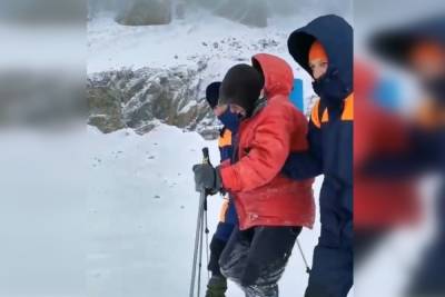 Спасатели нашли петербургского 82-летнего туриста, блуждавшего семь суток по горам Архыза