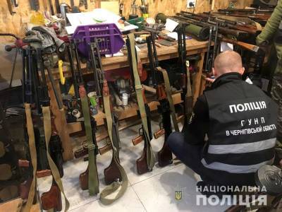 В Чернигове изъят крупный комплект нарезного оружия, мин и гранат (ФОТО)