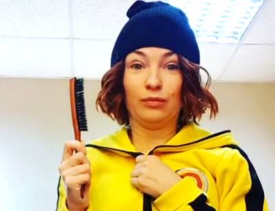 Булитко из "Дизель шоу" рассмешила украинцев жизненными песенками, видео: "Всем жарких выходных"