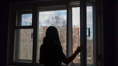 В Черкасской области 11-летняя девочка покончила с собой, выпрыгнув из окна 8 этажа
