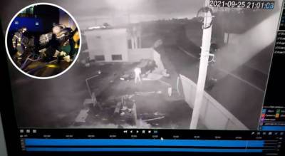 Легковушка снесла забор и загорелась: появилось видео аварии в Новочебоксарске
