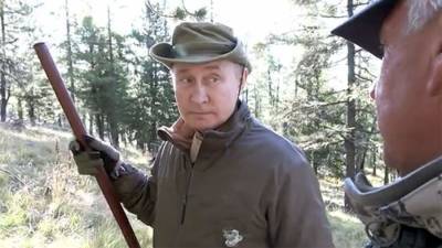 Директор заповедника в Сибири показал Путину медвежью берлогу