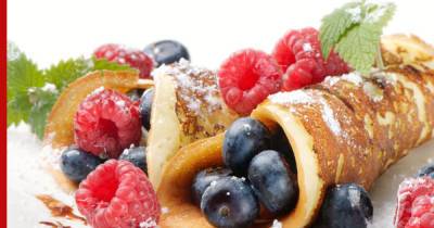 Вкусный и полезный завтрак: как приготовить овсяноблин с фруктами и ягодами