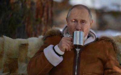 Во врем отдыха в Сибири в машину Путина чуть не врезалось стадо «огромных» маралов