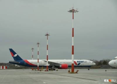 После удара молнии летевший в Сочи самолет экстренно сел в Краснодаре