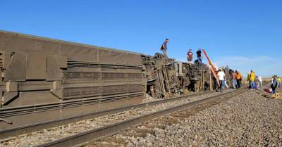 Три человека погибли и десятки пострадали в результате крушения поезда в США