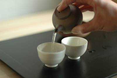 Японский эксперт объяснил, как зеленый чай защищает от деменции и рака