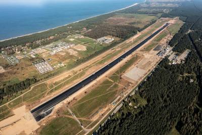 В реконструкции аэропорта Паланги – промежуточный финиш: завершены работы по асфальтированию взлетно-посадочной полосы