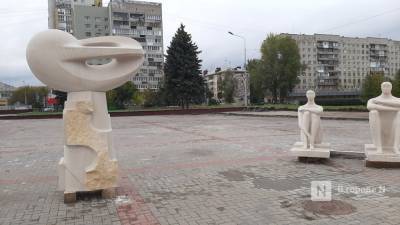 Скульптуры для украшения Нижне-Волжской набережной прозябают на площади Ленина