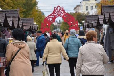 На улице Московской проходит ярмарка легкой промышленности