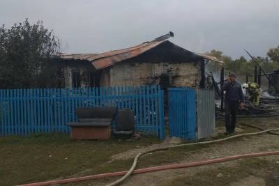 Схватила братика и выбежала из дома: в Башкирии сгорел дом многодетной семьи