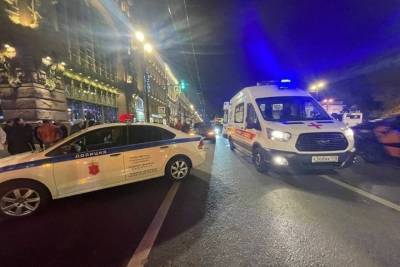 Сбившему двух девушек на Невском проспекте мужчине запретили садиться за руль