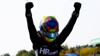 Пиастри выиграл третью гонку «Формулы-2» в Сочи, Шварцман — четвёртый