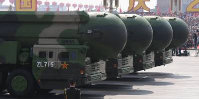 Китайский дипломат предложил быть готовыми первыми применить ядерное оружие против США
