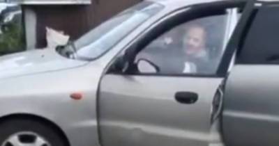Ветеран похитил у россиянина детей и прокатил его на капоте машины