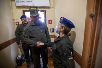 Командующий НГУ посетил части Ивано-Франковского гарнизона