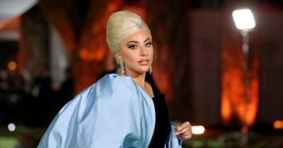 Ковбойка Шер и ретро-дива Леди Гага: кинозвезды разных поколений на открытии музея в Лос-Анджелесе