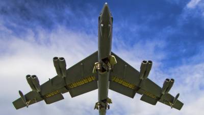 Российские Су-35С перехватили американский бомбардировщик над акваторией Тихого океана