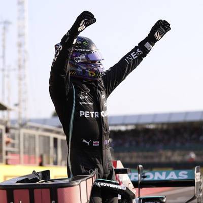 Льюис Хэмилтон стал победителем 15 этапа чемпионата мира по автогонкам