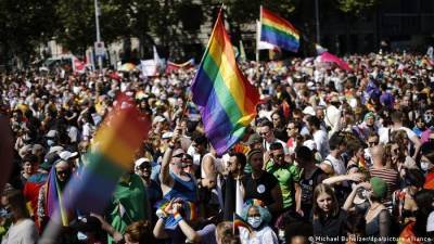 Более 60% участников референдума в Швейцарии поддержали легализацию однополых браков