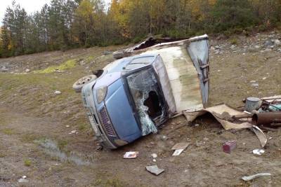 Три автомобиля столкнулись на трассе в Карелии