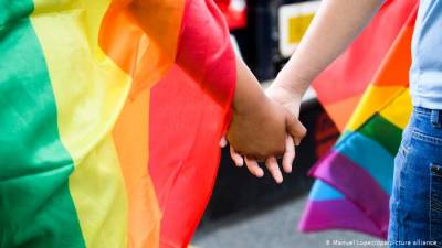 Швейцарцы на референдуме поддержали легализацию однополых браков