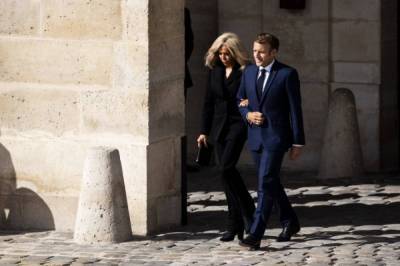 Эммануэль Макрон - Николя Саркози - Макрон подал жалобу на журналиста из-за фотографий с отдыха - aif.ru - Франция - Париж