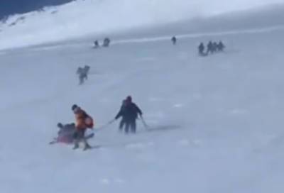 Спасатели спустили тела трех погибших на Эльбрусе альпинистов