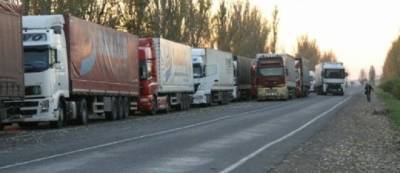 Через КПВВ «Успенка» проехали 106 тентованных грузовиков с неизвестными грузами