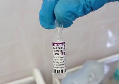 В Екатеринбурге от коронавируса скончался полностью вакцинированный пациент