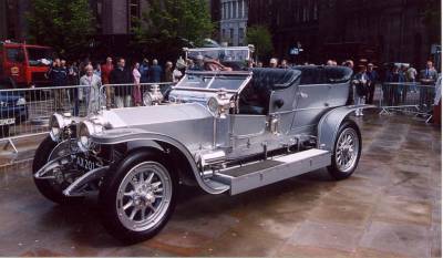 В Великобритании устроили гонки на старинных Rolls-Royce и мира