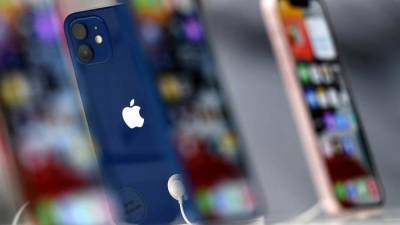Голубой с огоньком: спрос на новый iPhone вдвое превысил прошлогодний