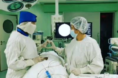 Сердечко вместо инструмента: врачи из Улан-Удэ пошутили за операционным столом