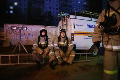 Неадекватного мужчину сняли с 15 этажа стройки спасатели в Новосибирске