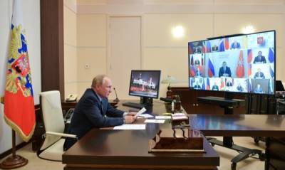 Путин призвал избранных руководителей регионов РФ работать "засучив рукава"