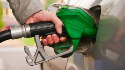 «Бензиновая паника» в Великобритании спровоцировала километровые очереди у заправок