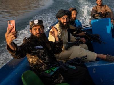 Новый министр обороны Афганистана заявил, что боевикам Талибана нужно перестать так весело проводить время и делать селфи
