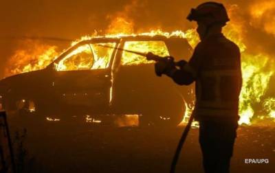 Во Франции неизвестные сожгли более 20 автомобилей