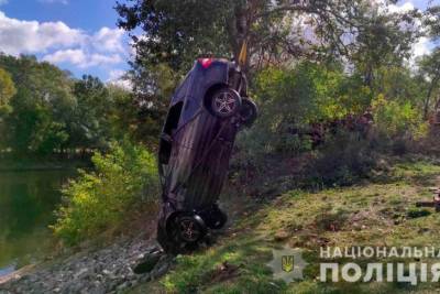 В Полтавской области легковушка упала в реку, погибли трое мужчин