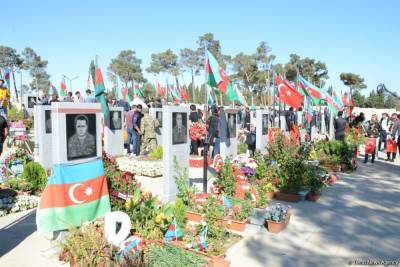 Ильхам Алиев - Азербайджанский народ чтит память своих шехидов (ФОТО) - trend.az - Азербайджан