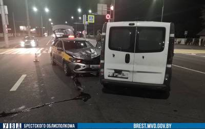 В Бресте такси нарушило правила и попало в ДТП